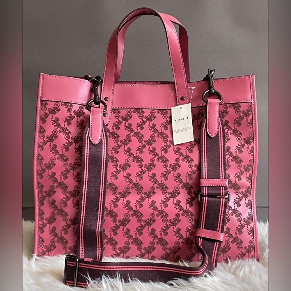 💰SOLD - C6612 - Coach Field Tote 40 with Horse and Carriage - Picture 6 of 11